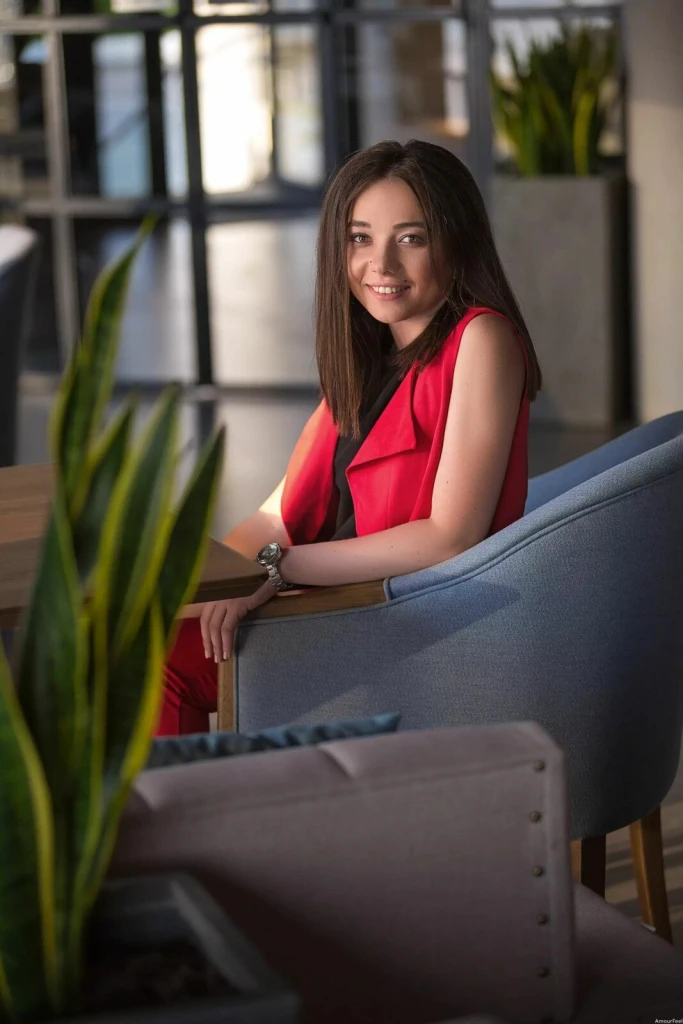Alesya Profile image 2